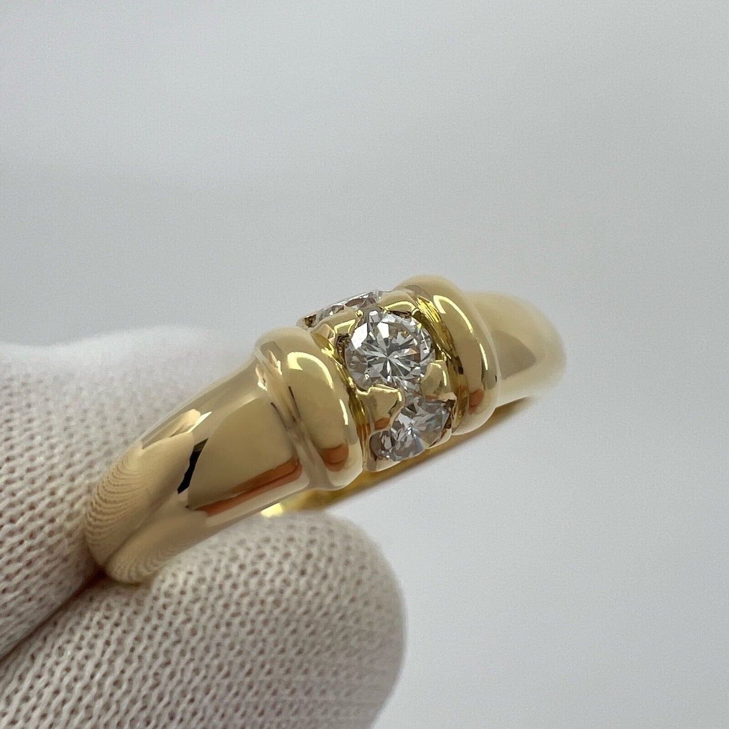 Rare Vintage Van Cleef & Arpels Round Diamond Three Stone 18k Yellow Gold Ring