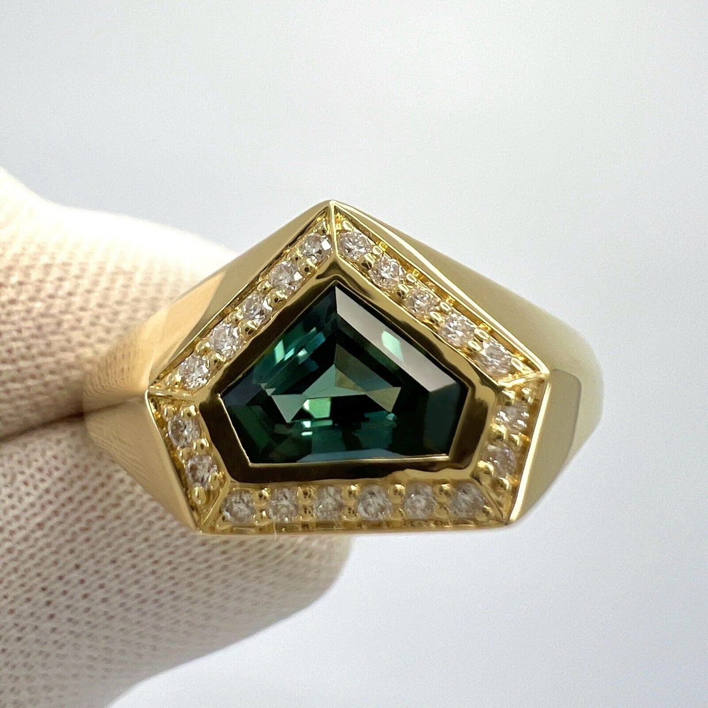 1.46ct Fancy Untreated Colour Change Sapphire Diamond 18k Gold Halo Signet Ring