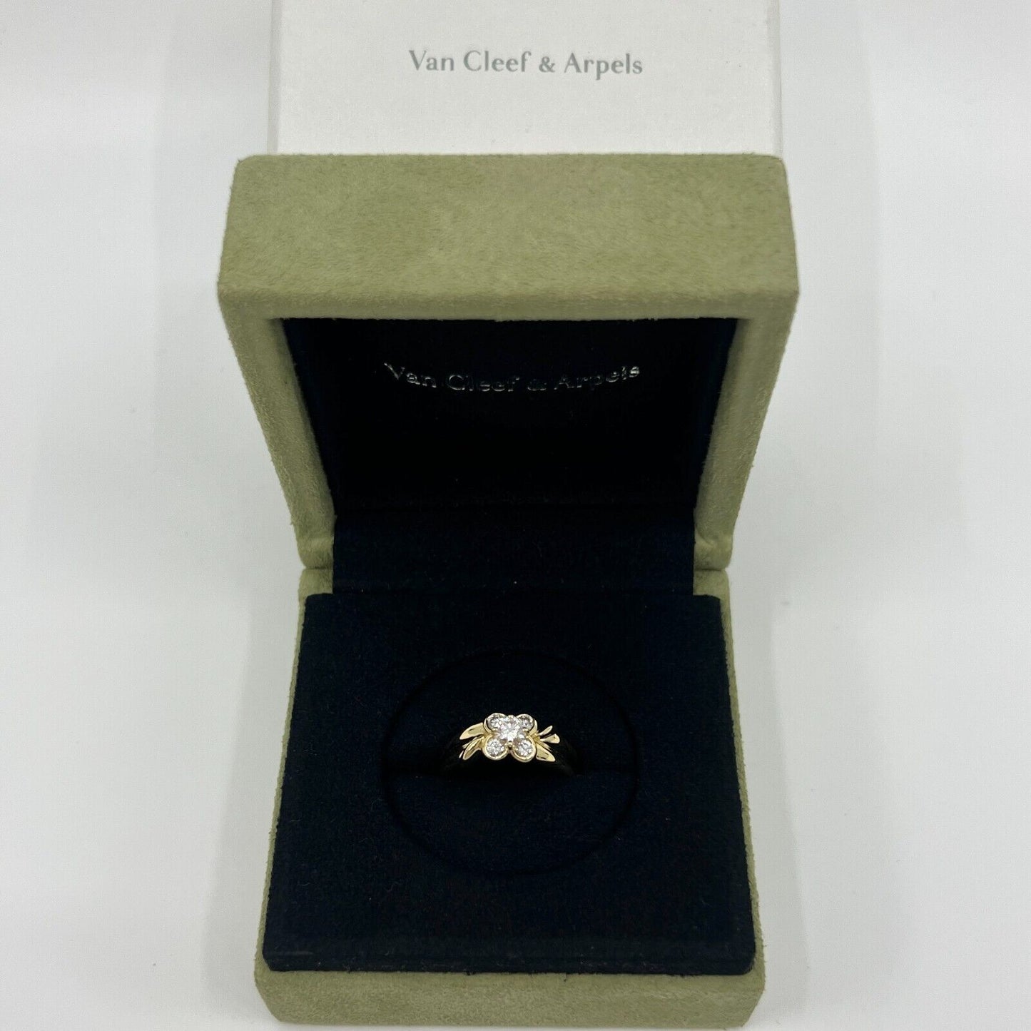 Rare Vintage Van Cleef & Arpels Round Diamond 18k Yellow Gold Flower Onbell Ring