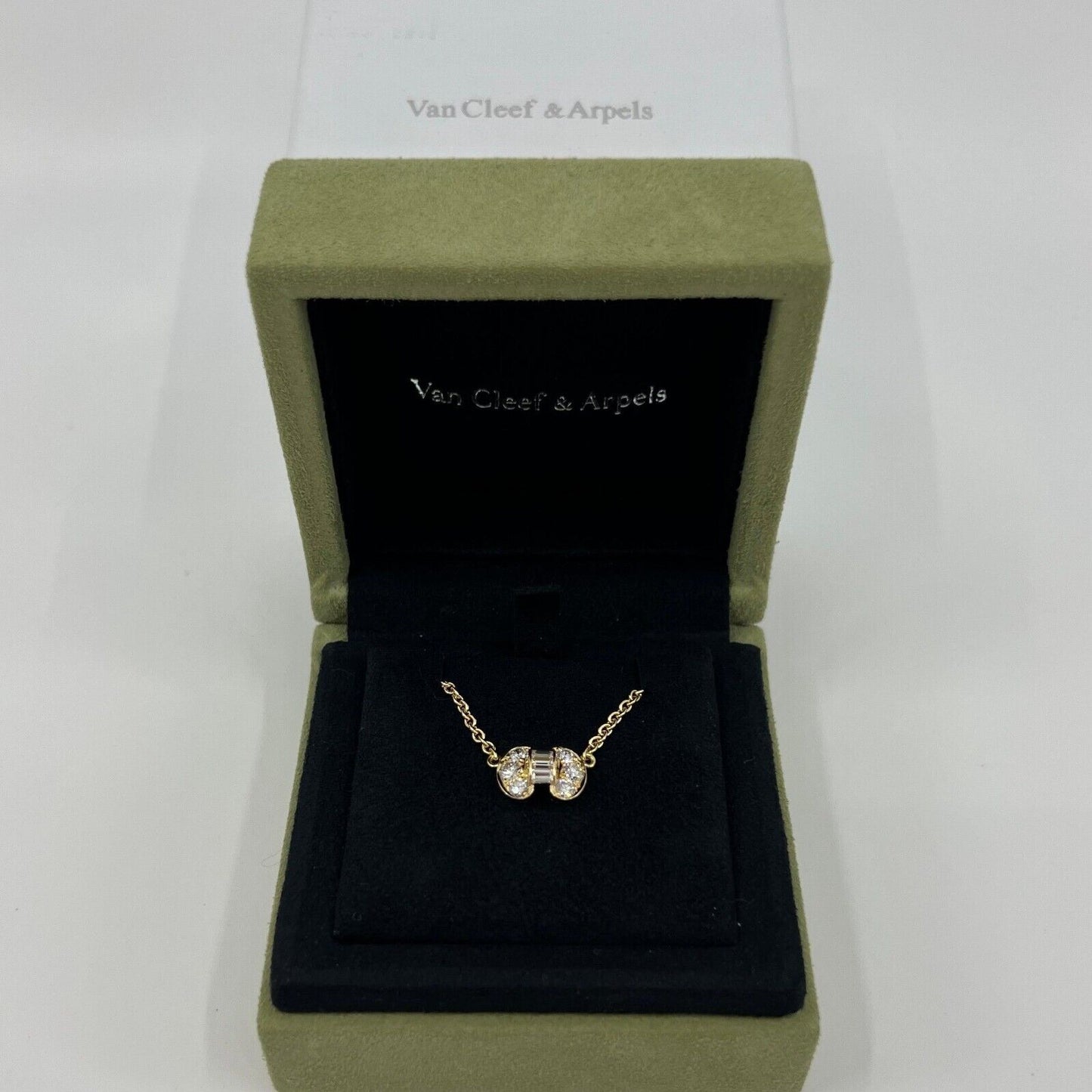 Vintage Van Cleef & Arpels Diamond Ribbon Bow 18k Yellow Gold Pendant Necklace