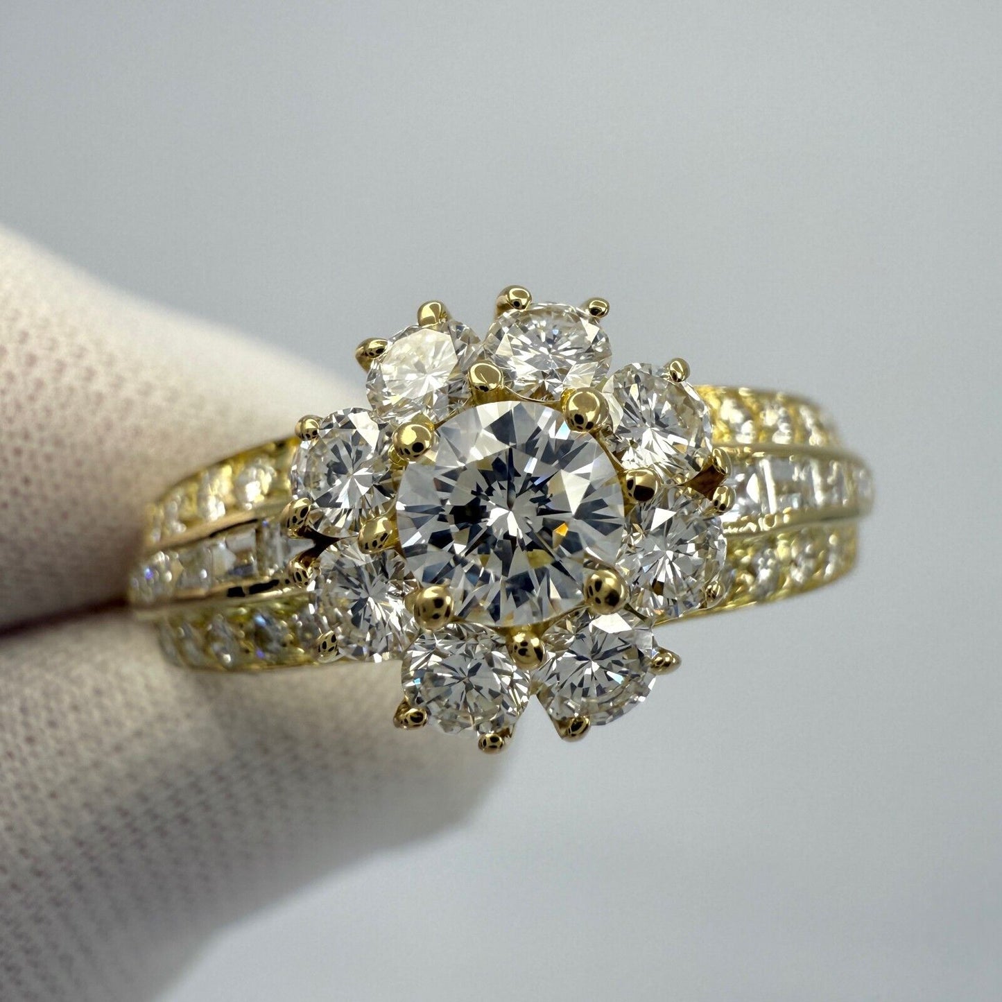 Rare Vintage Van Cleef & Arpels Round And Baguette Diamond Fleurette Flower Ring