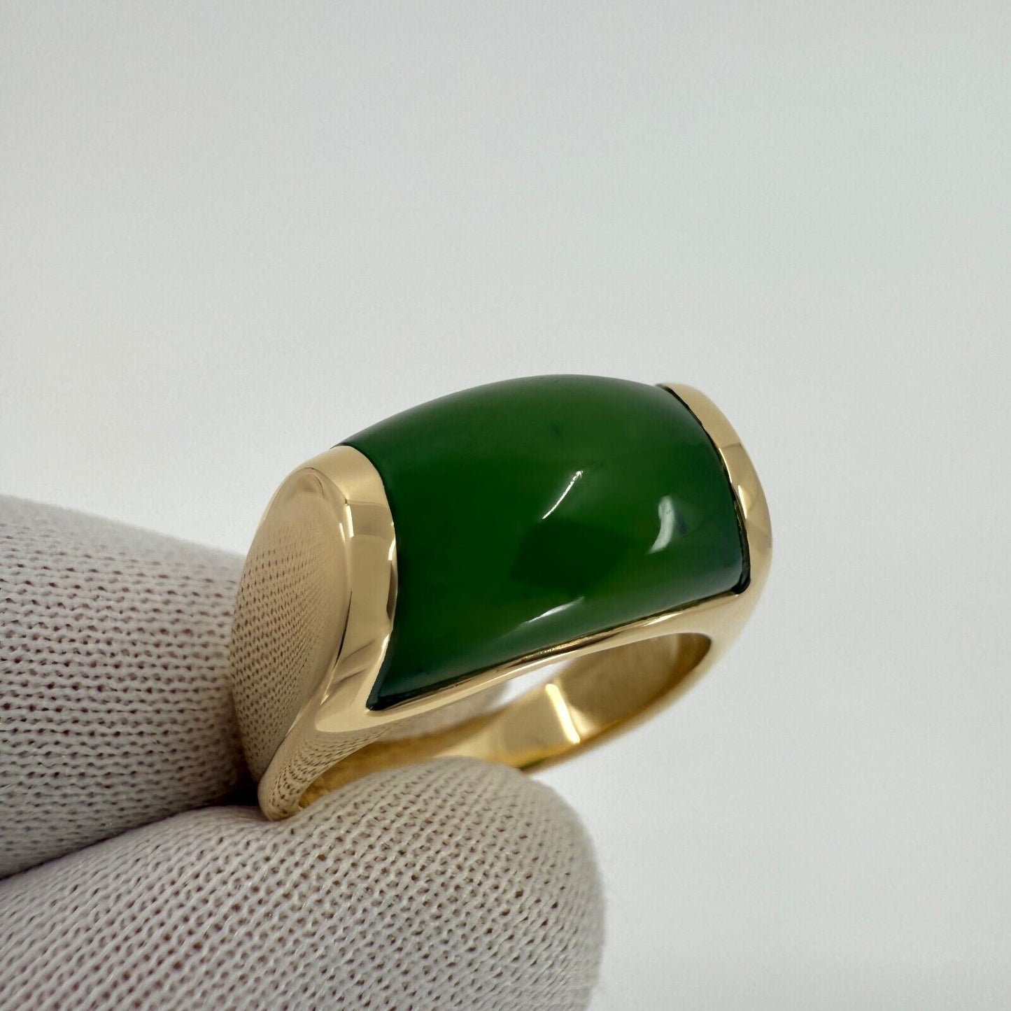 Rare Bvlgari Bulgari Green Jade Tronchetto 18 Karat Yellow Gold Ring with Box