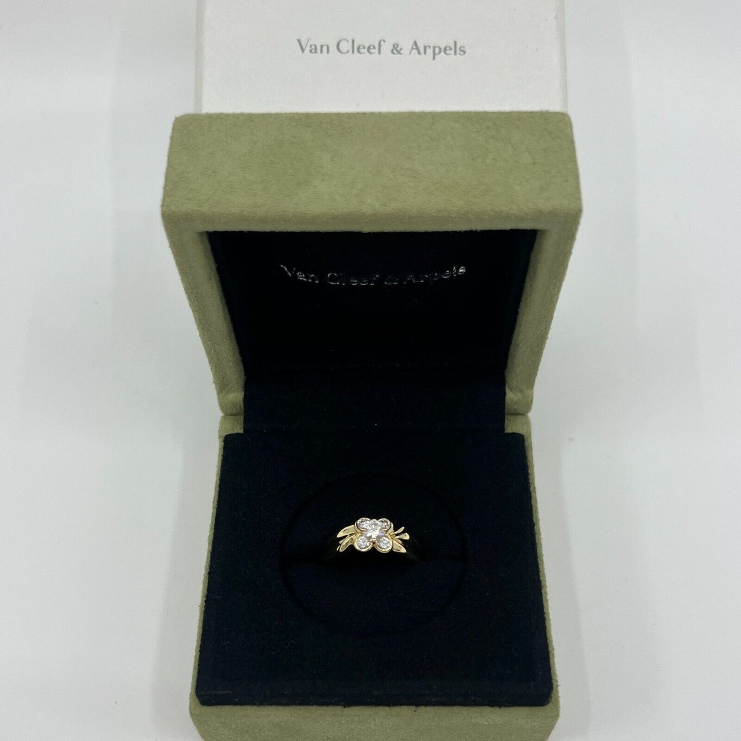 Rare Vintage Van Cleef & Arpels Round Diamond 18k Yellow Gold Flower Onbell Ring