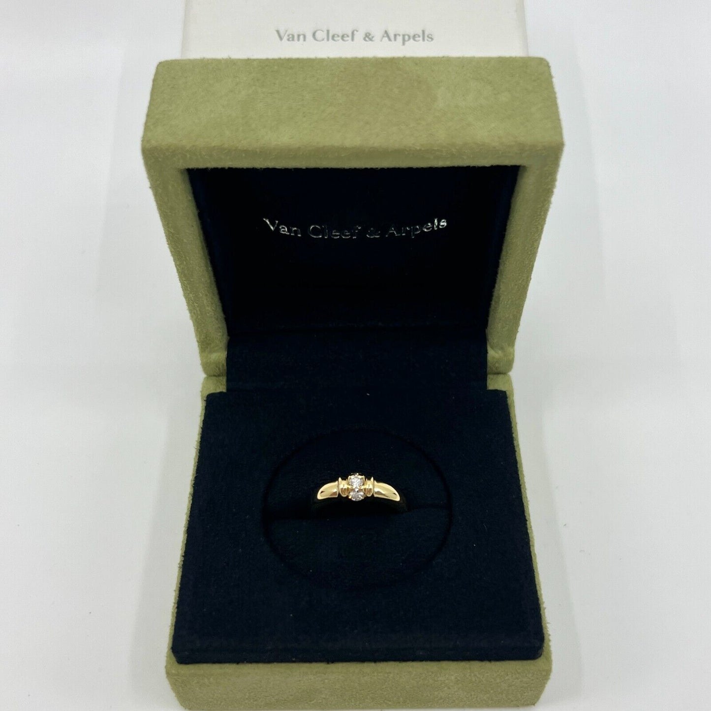 Rare Vintage Van Cleef & Arpels Round Diamond Three Stone 18k Yellow Gold Ring