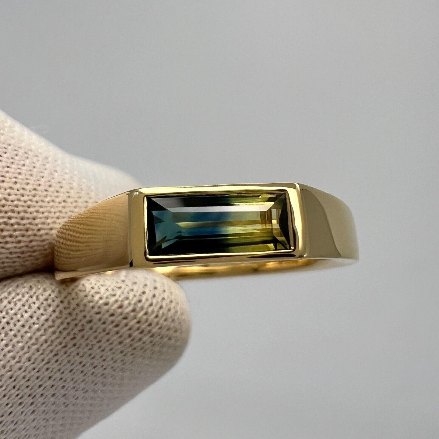 IGI Certified Bi Colour Yellow Blue Sapphire Baguette 18k Gold East West Ring