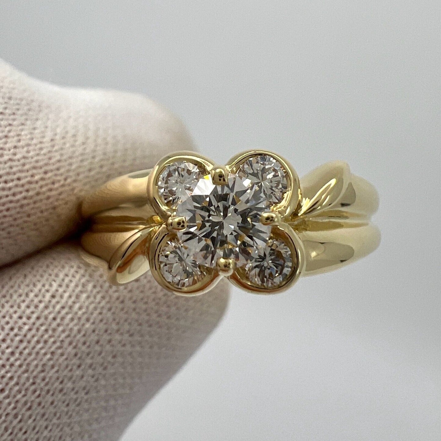 Rare Vintage Van Cleef & Arpels Round Diamond 18k Yellow Gold Flower Onbell Ring