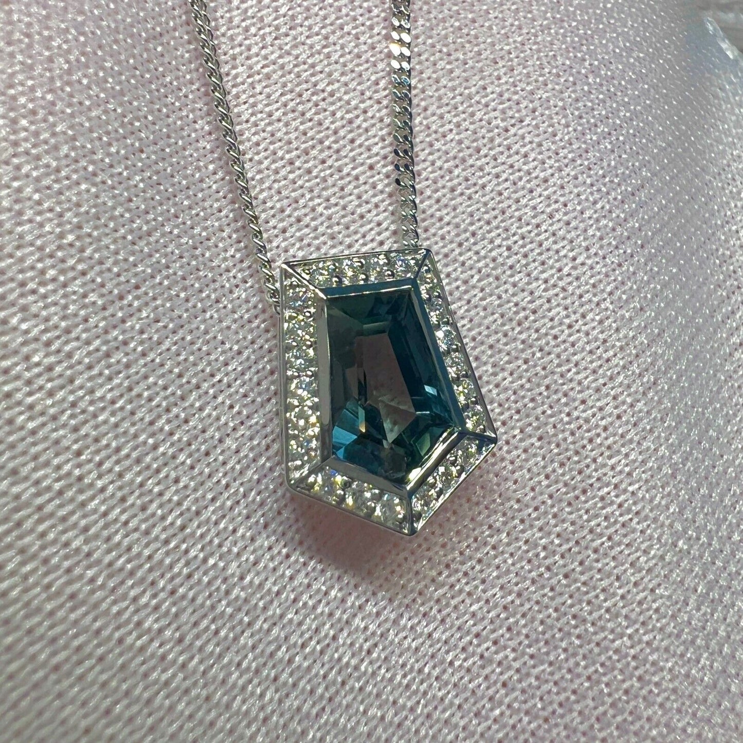 IGI Certified 1.46ct Colour Change Untreated Fancy Cut Sapphire Diamond Pendant