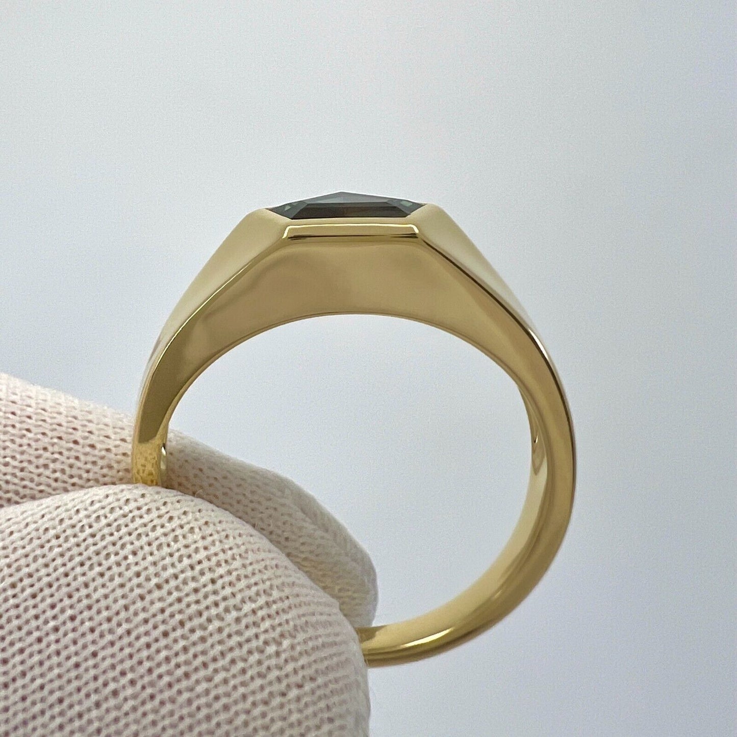 IGI Certified 1.17ct Fancy Untreated Colour Change Sapphire 18k Gold Signet Ring