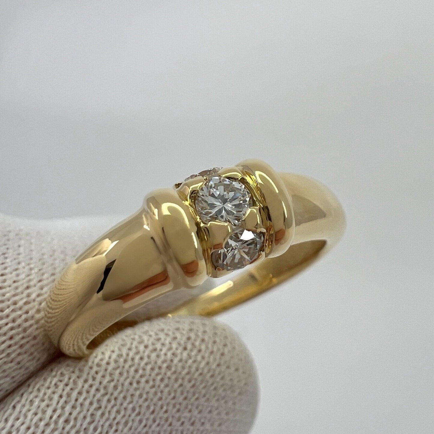 Rare Vintage Van Cleef & Arpels Round Diamond Three Stone 18k Yellow Gold Ring