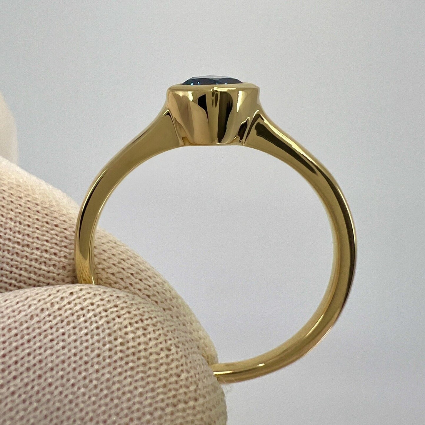 1.05ct Vivid Blue Ceylon Sapphire Fancy Kite Cut 18k Yellow Gold Solitaire Ring