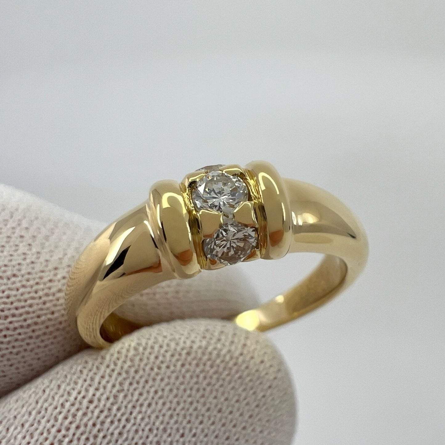 Rare Vintage Van Cleef & Arpels Round Diamond Three Stone 18k Yellow Gold Ring