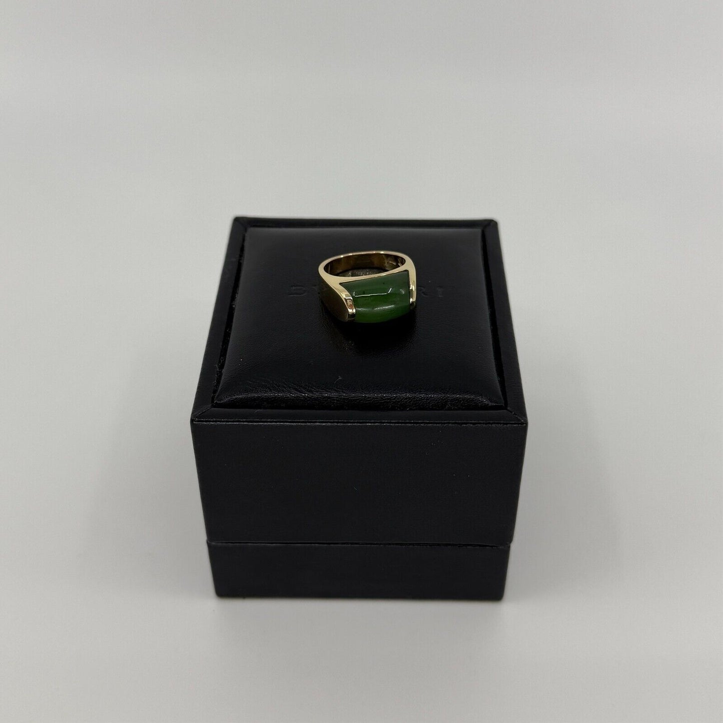 Rare Bvlgari Bulgari Green Jade Tronchetto 18 Karat Yellow Gold Ring with Box