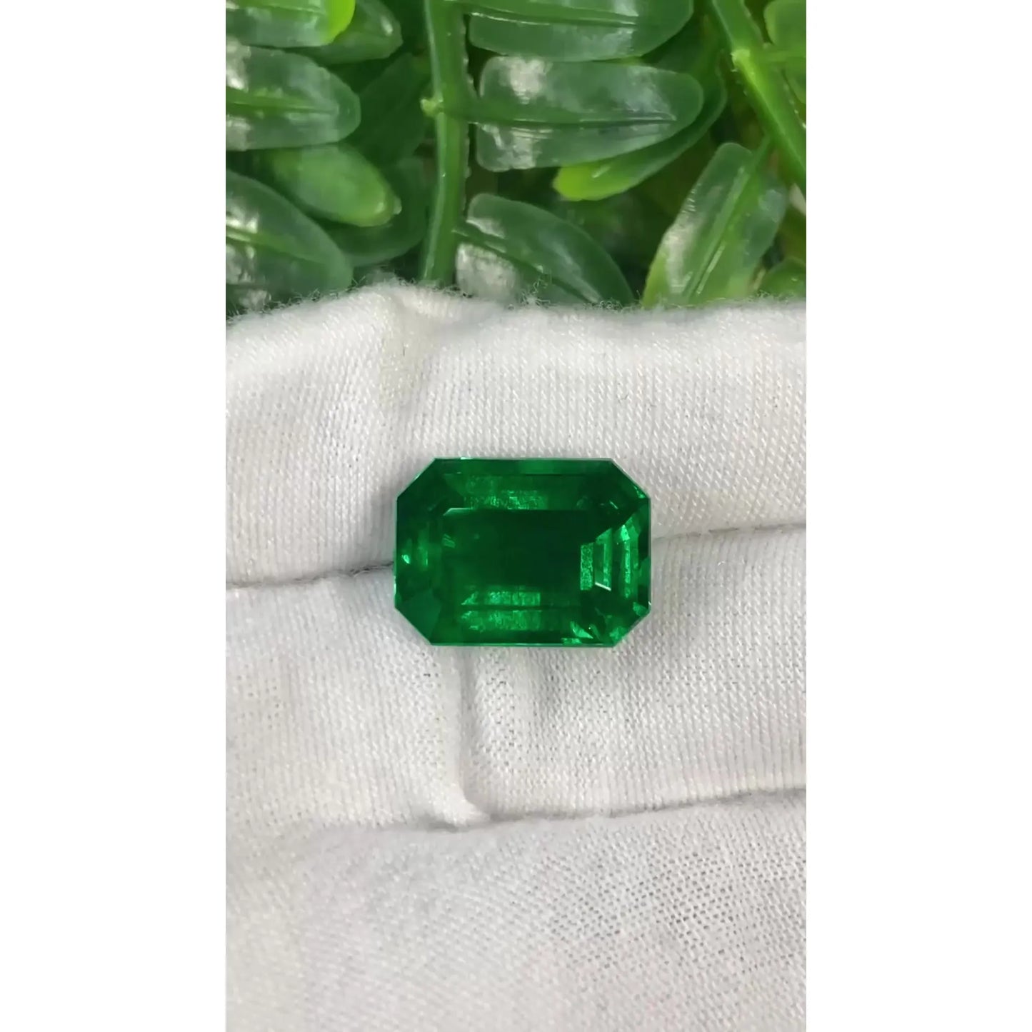 9.39ct Emerald Natural Emerald (Colour Green, Clarity Slightly Included, Cut Faceted)