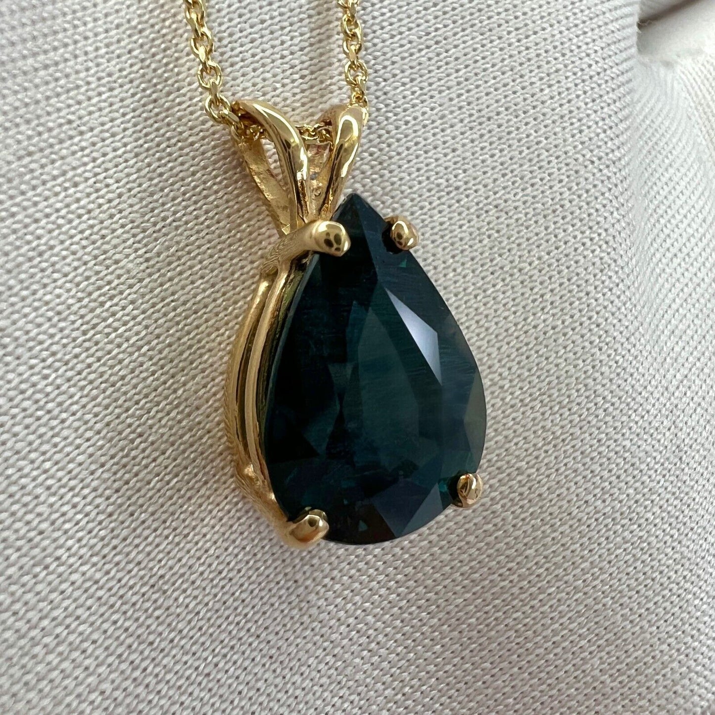 IGI CERTIFIED 3.27ct Deep Green Blue Thailand Sapphire Pear Cut Gold Pendant