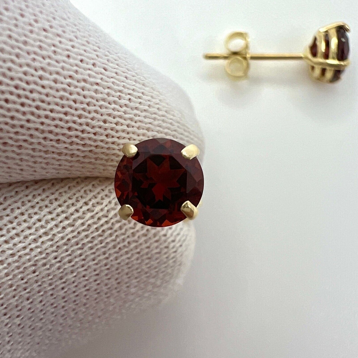 Vivid Red Almandine Rhodolite Garnet 9k Yellow Gold Round Cut Stud Earrings 5mm