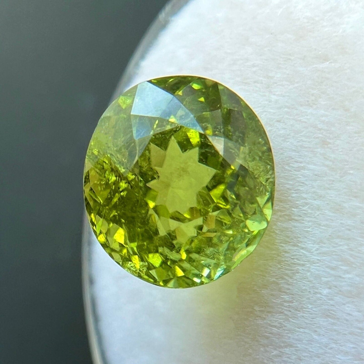4.18ct NATURAL Vivid Green FINE Natural Tourmaline Oval Cut 9.3 x8.5mm Gemstone
