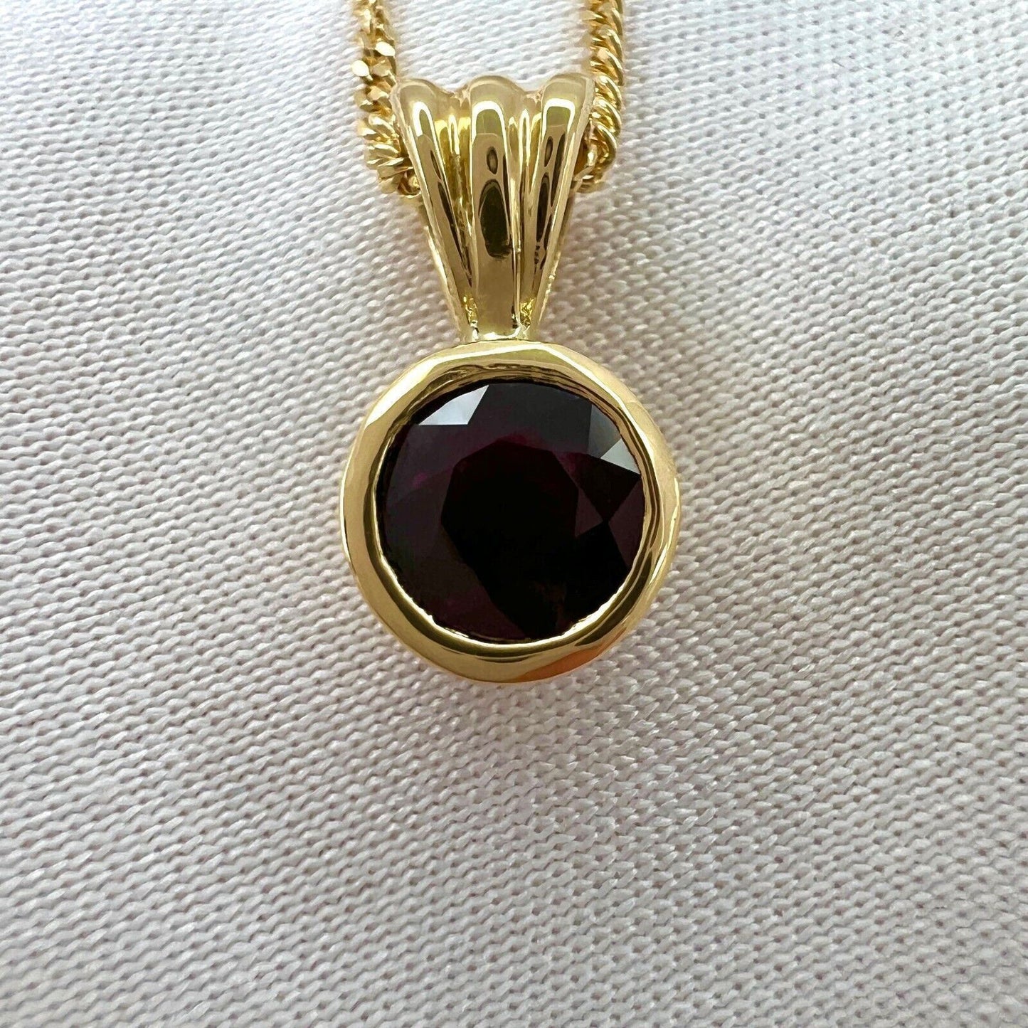 Natural Deep Red Ruby 0.51ct Round 18k Yellow Gold Solitaire Pendant Necklace