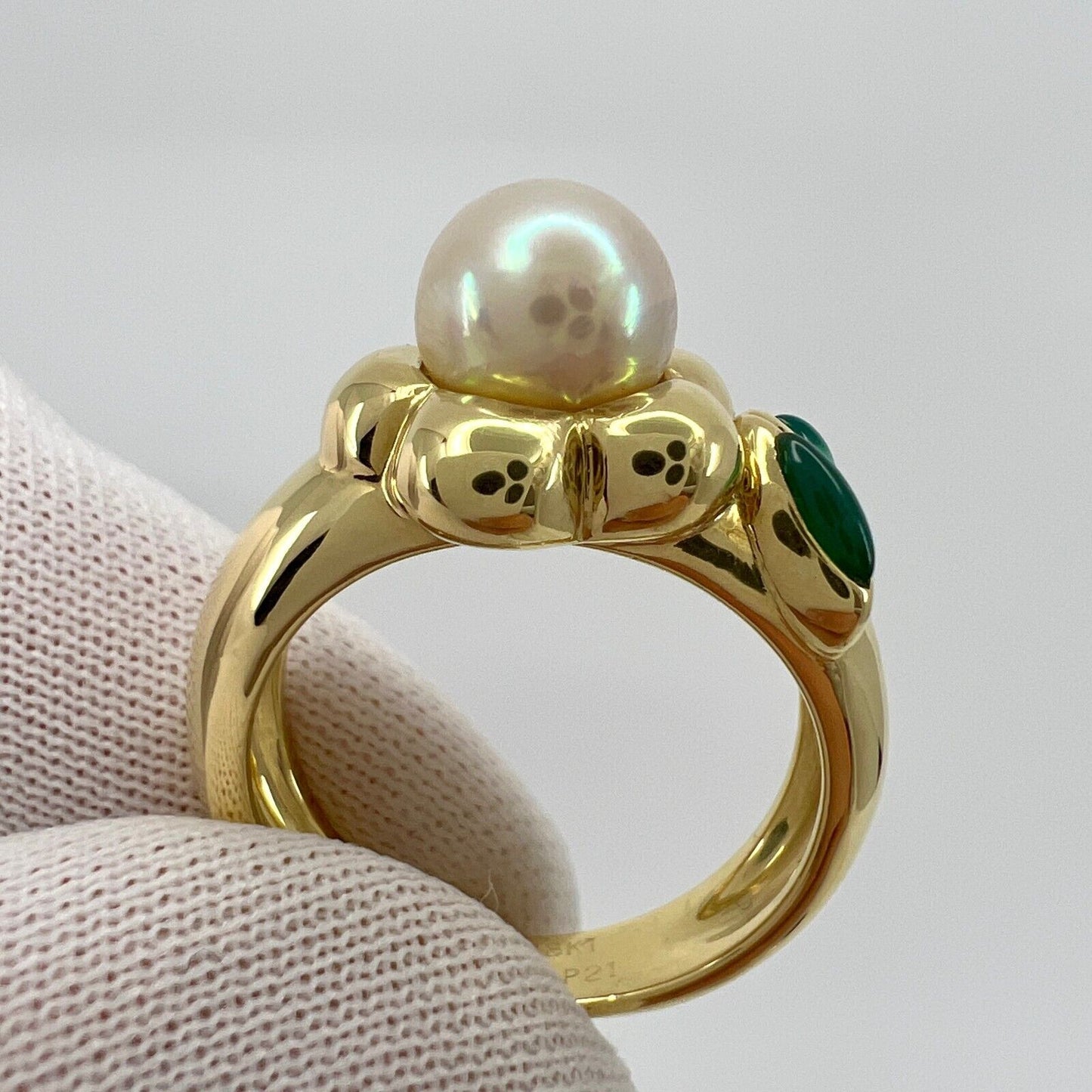 Vintage Van Cleef & Arpels Pearl Chalcedony 18k Yellow Gold Flower Ring with Box