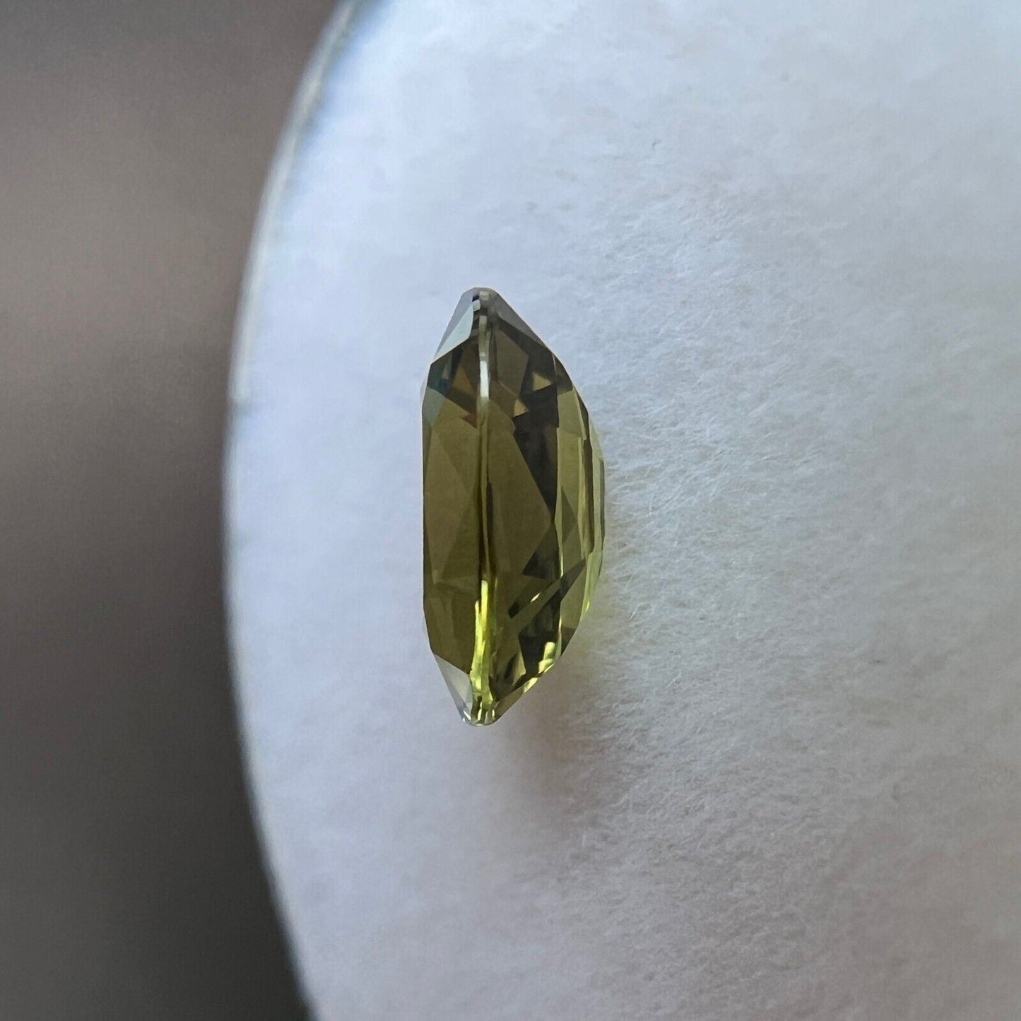 1.28ct Unique Colour Deep Yellow Green NATURAL Sapphire Oval Cut Gem 7.6x5mm VVS