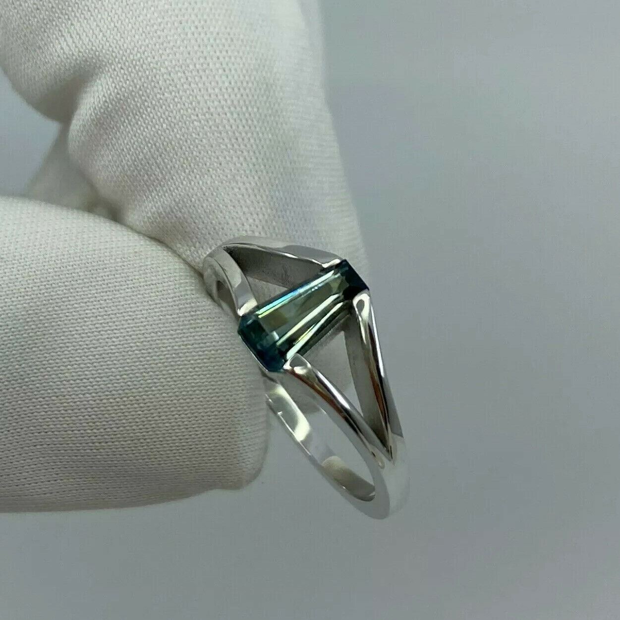 ITSIT Bi Colour Green Blue Australian Sapphire Fancy Cut 18k White Gold Ring