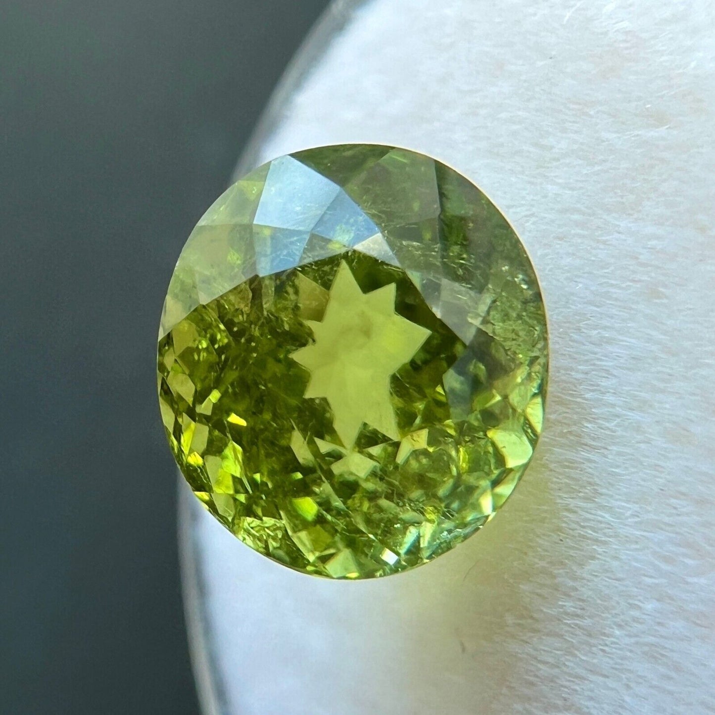 4.18ct NATURAL Vivid Green FINE Natural Tourmaline Oval Cut 9.3 x8.5mm Gemstone