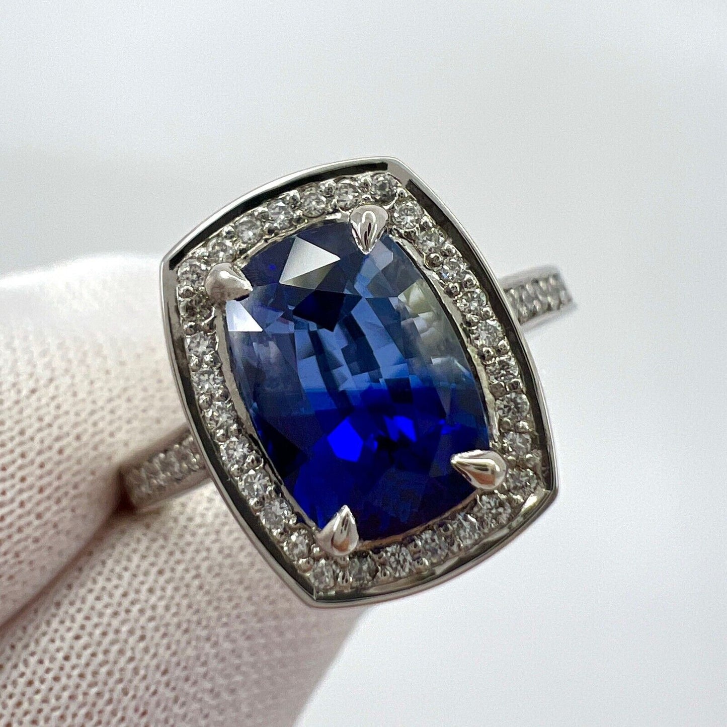 GIA Certified 2.92ct Bi Colour Ceylon Sapphire 18k White Gold Diamond Halo Ring