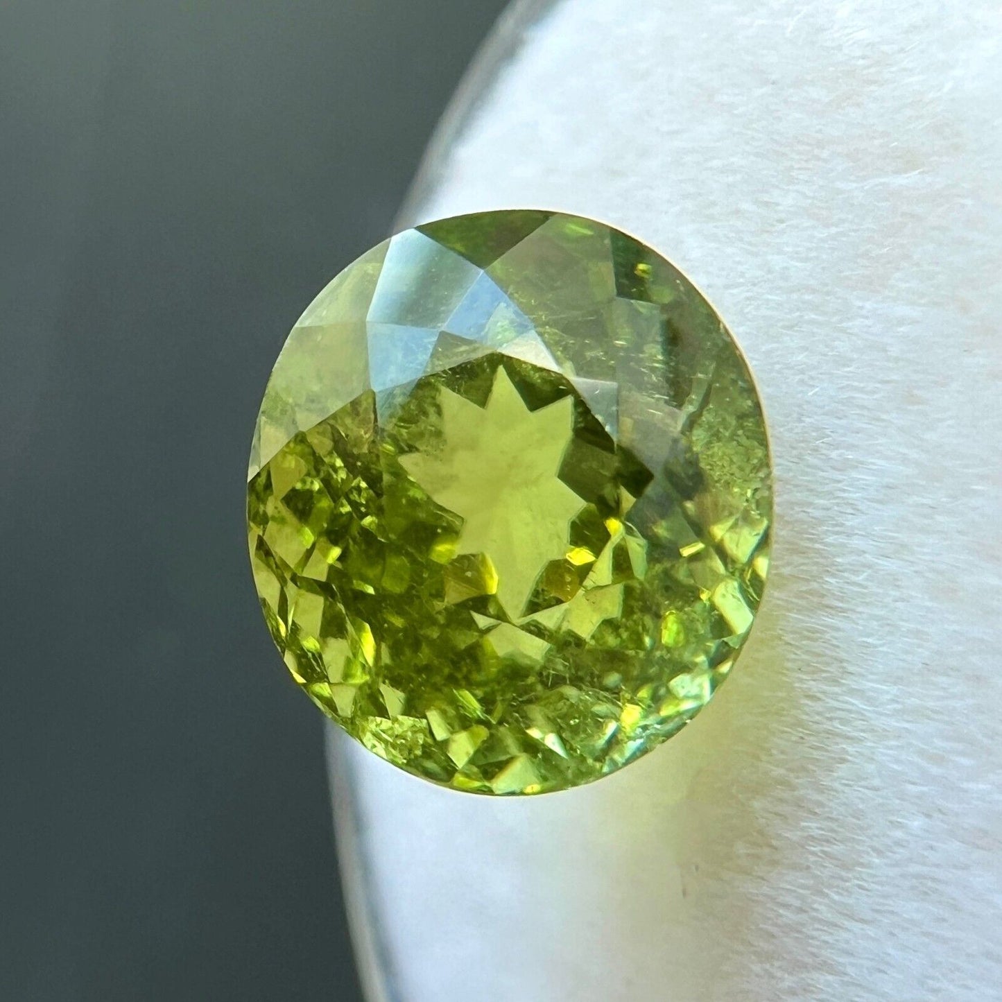 4.18ct NATURAL Vivid Green FINE Natural Tourmaline Oval Cut 9.3 x8.5mm Gemstone