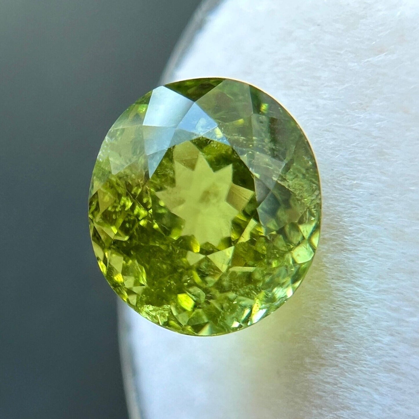 4.18ct NATURAL Vivid Green FINE Natural Tourmaline Oval Cut 9.3 x8.5mm Gemstone
