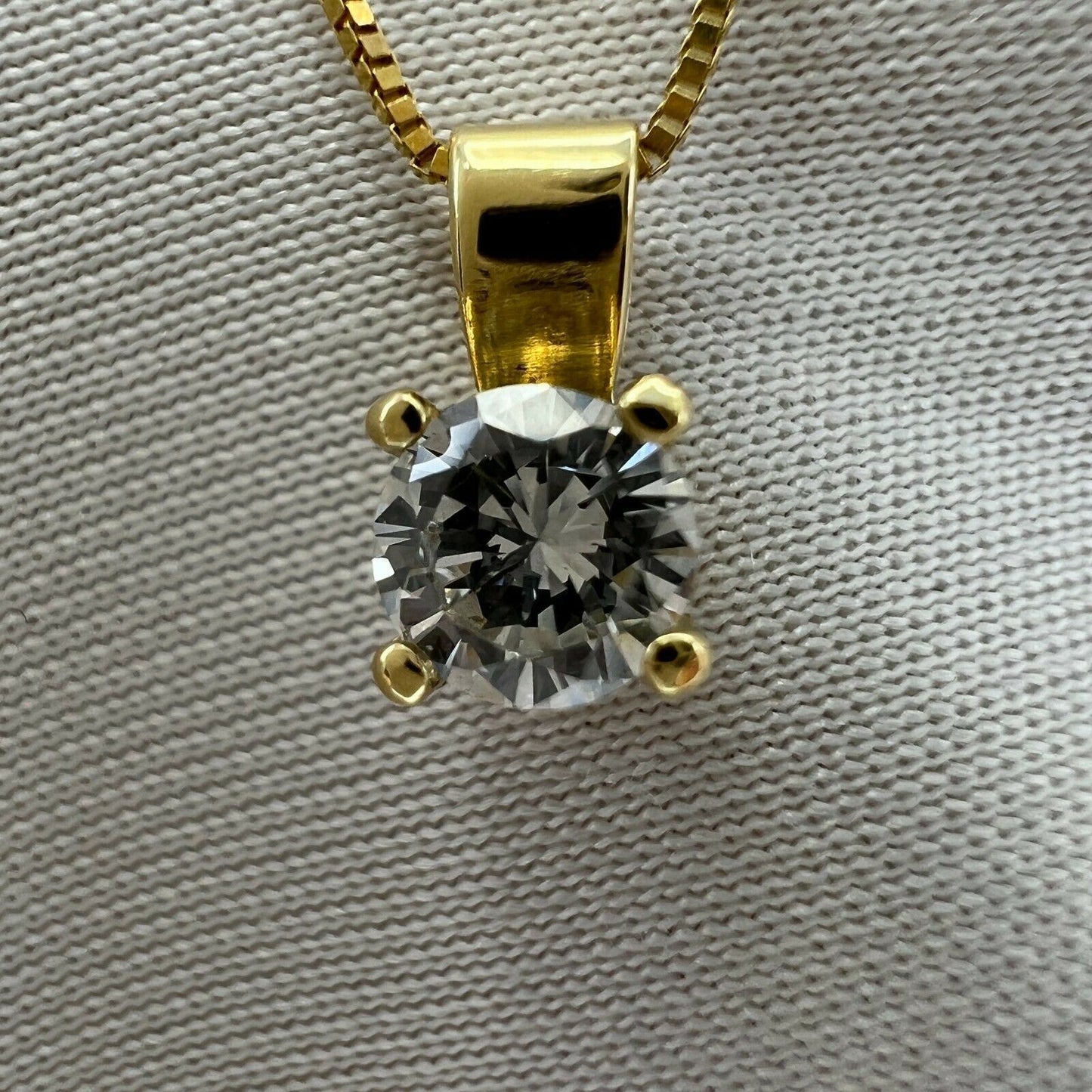 Fine 0.27ct Natural White Diamond Round Cut 18k Yellow Gold Solitaire Pendant
