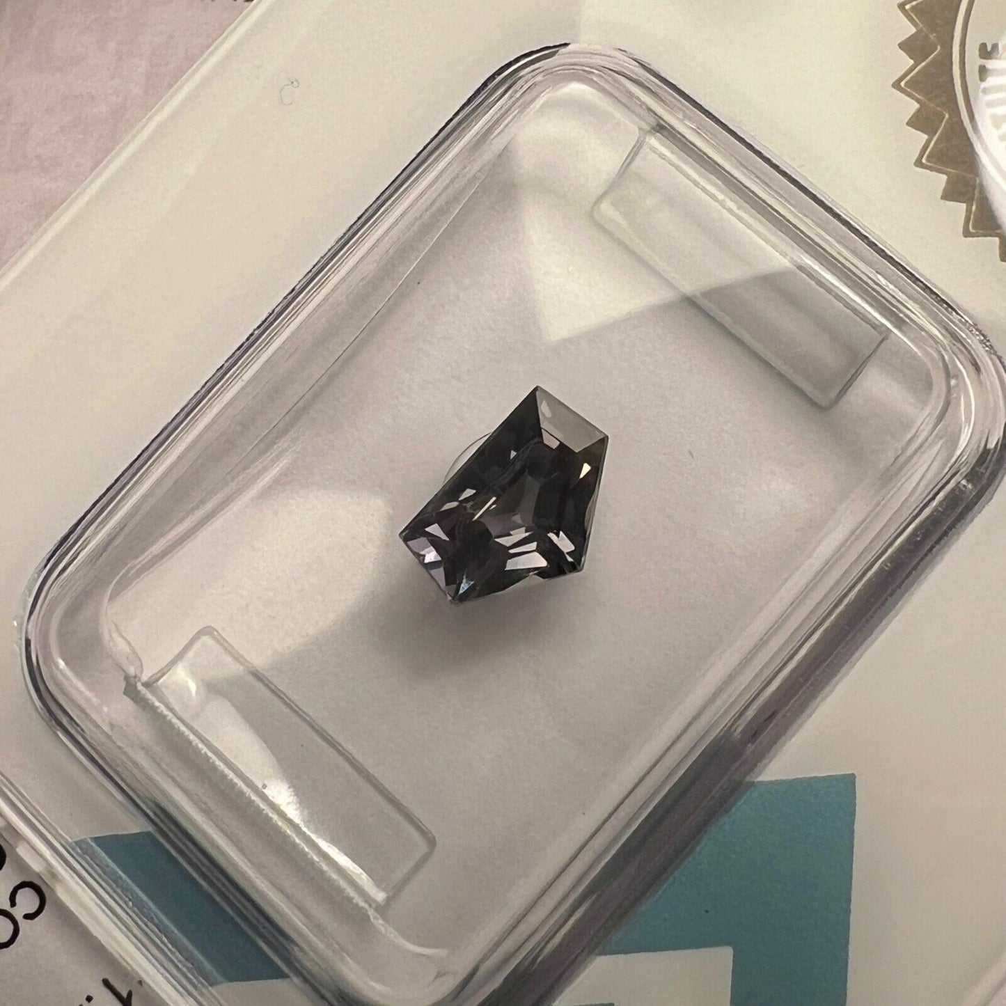 1.23ct UNTREATED Colour Change Sapphire PENTAGON Cut Green Blue IGI CERTIFIED