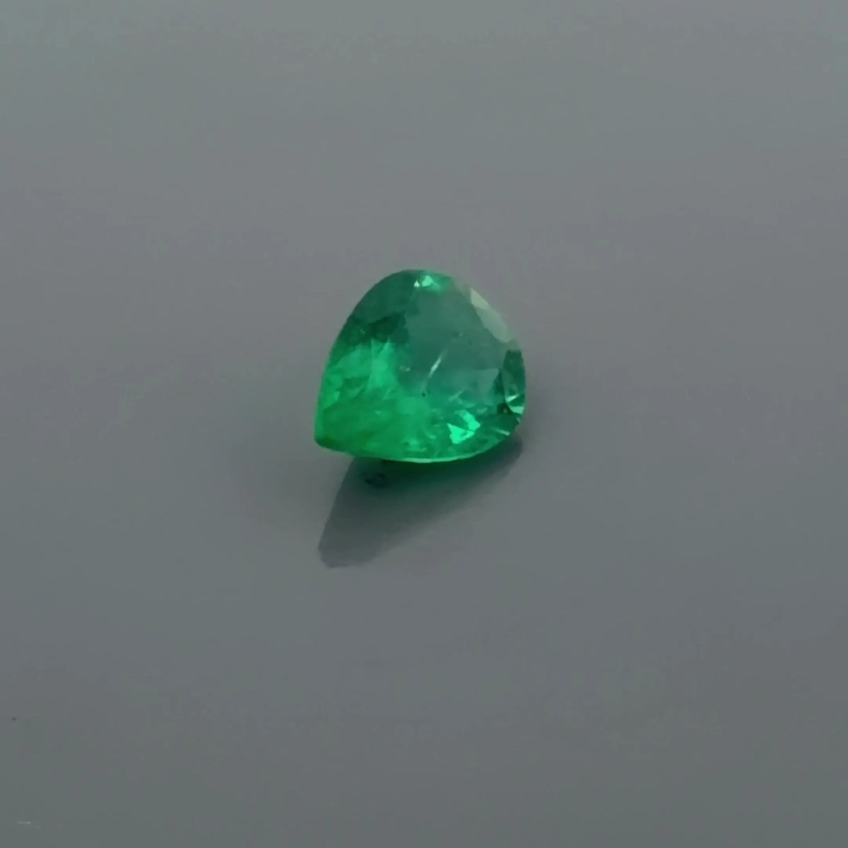 0.84ct Pear Natural Emerald (Colour Green, Clarity Moderately Included, Cut Faceted)
