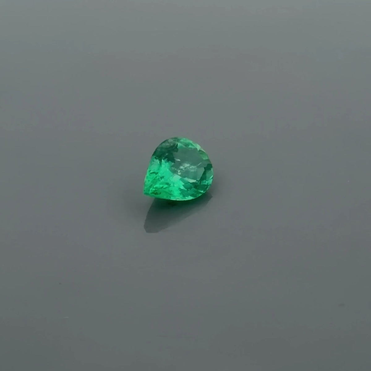 0.86ct Pear Natural Emerald (Colour Green, Clarity Moderately Included, Cut Faceted)