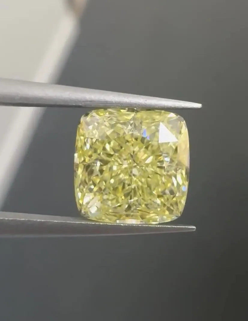 2.50ct Cushion brilliant Natural Diamond (Colour Fancy Yellow, Clarity VVS1, GIA Certified)