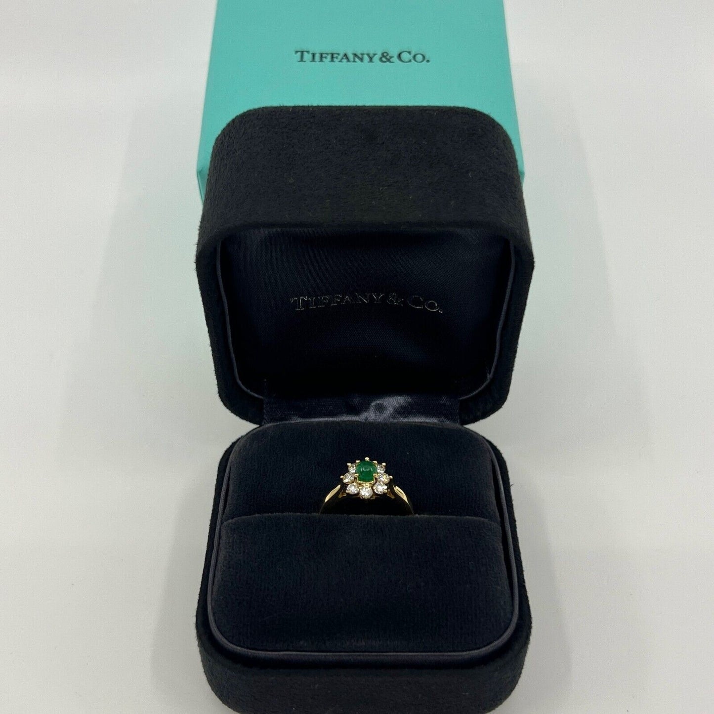 Vintage Tiffany & Co. Round Emerald And Diamond 18k Gold Cluster Flower Ring