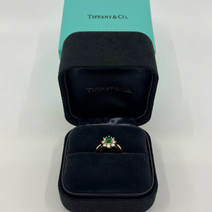 Vintage Tiffany & Co. Round Emerald And Diamond 18k Gold Cluster Flower Ring