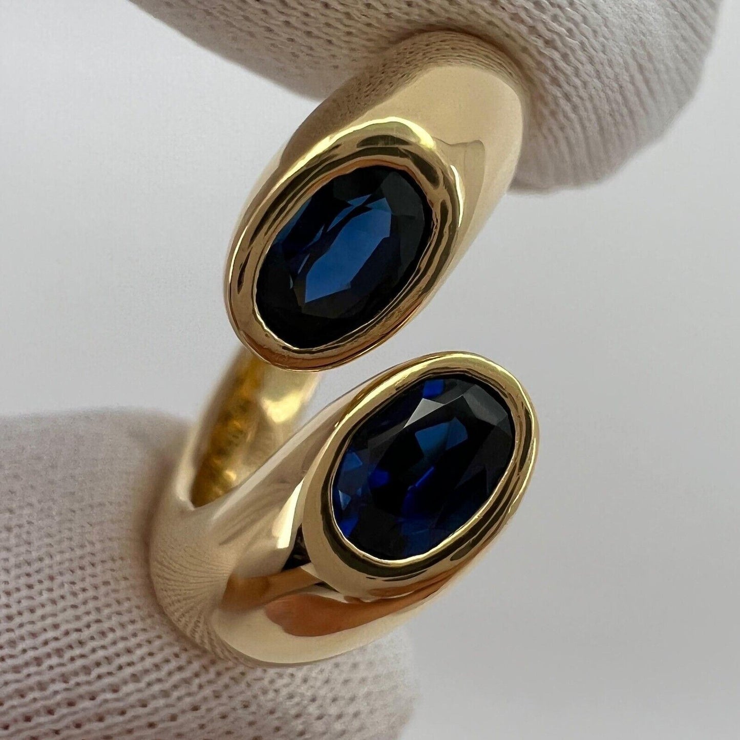 Cartier Deep Blue Sapphire Oval Cut Ellipse 18k Gold Bypass Split Ring EU52