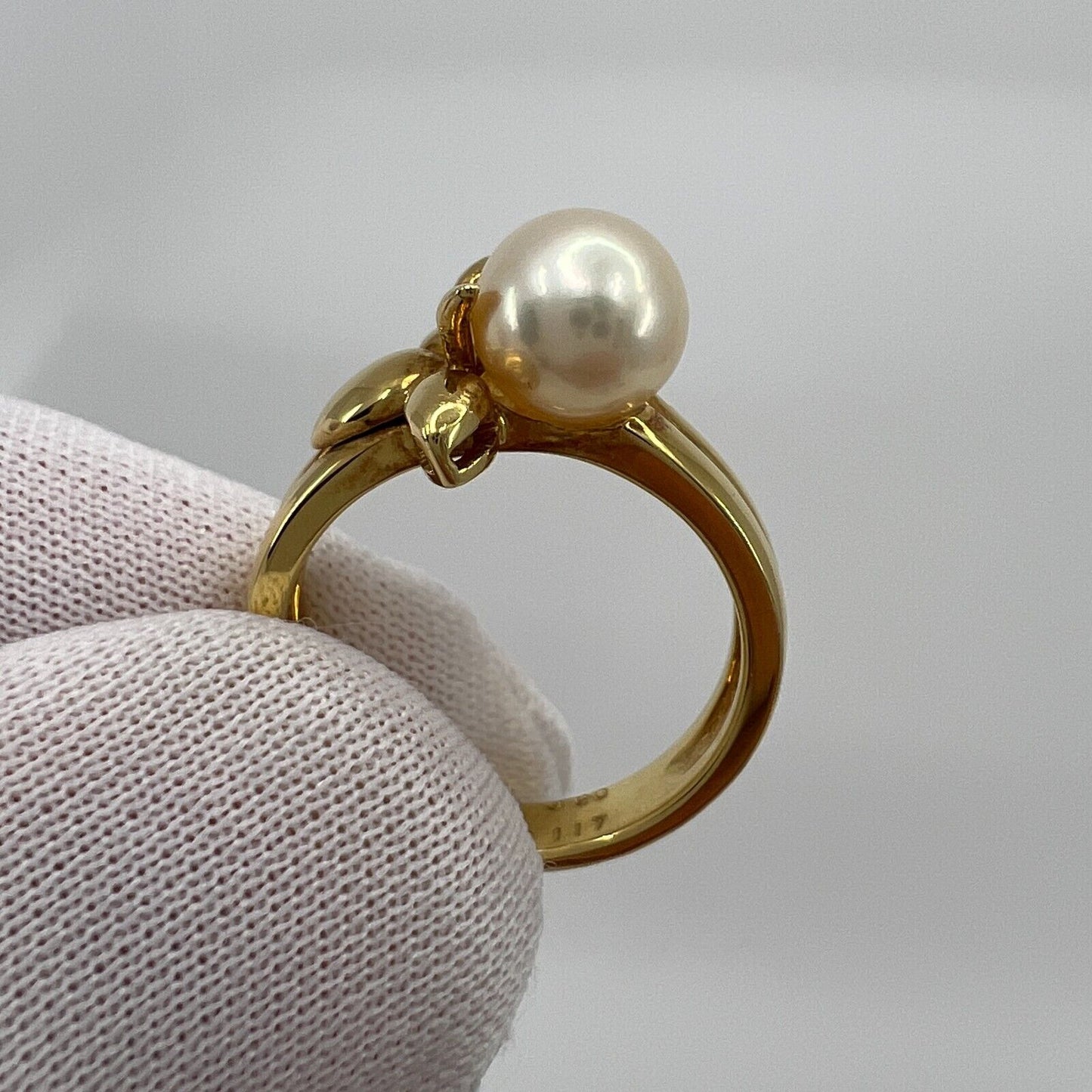 Rare Vintage Van Cleef & Arpels White Pearl 18k Yellow Gold Flower Ring EU49