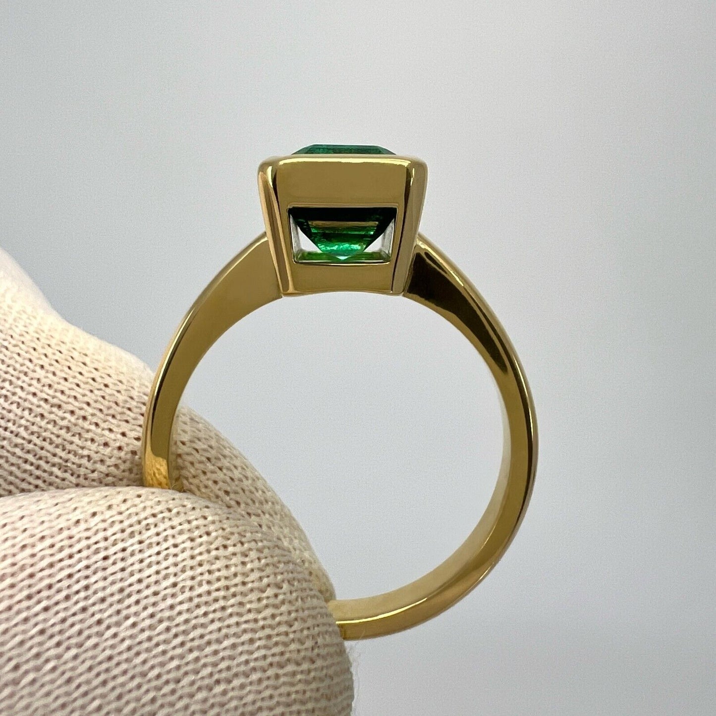 2.51ct Deep Green Emerald Octagon 18k Yellow Gold Rubover Bezel Solitaire Ring