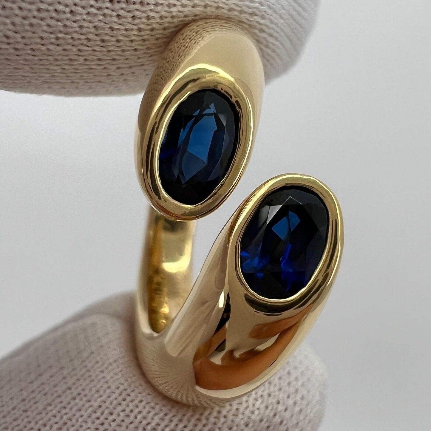 Cartier Deep Blue Sapphire Oval Cut Ellipse 18k Gold Bypass Split Ring EU52