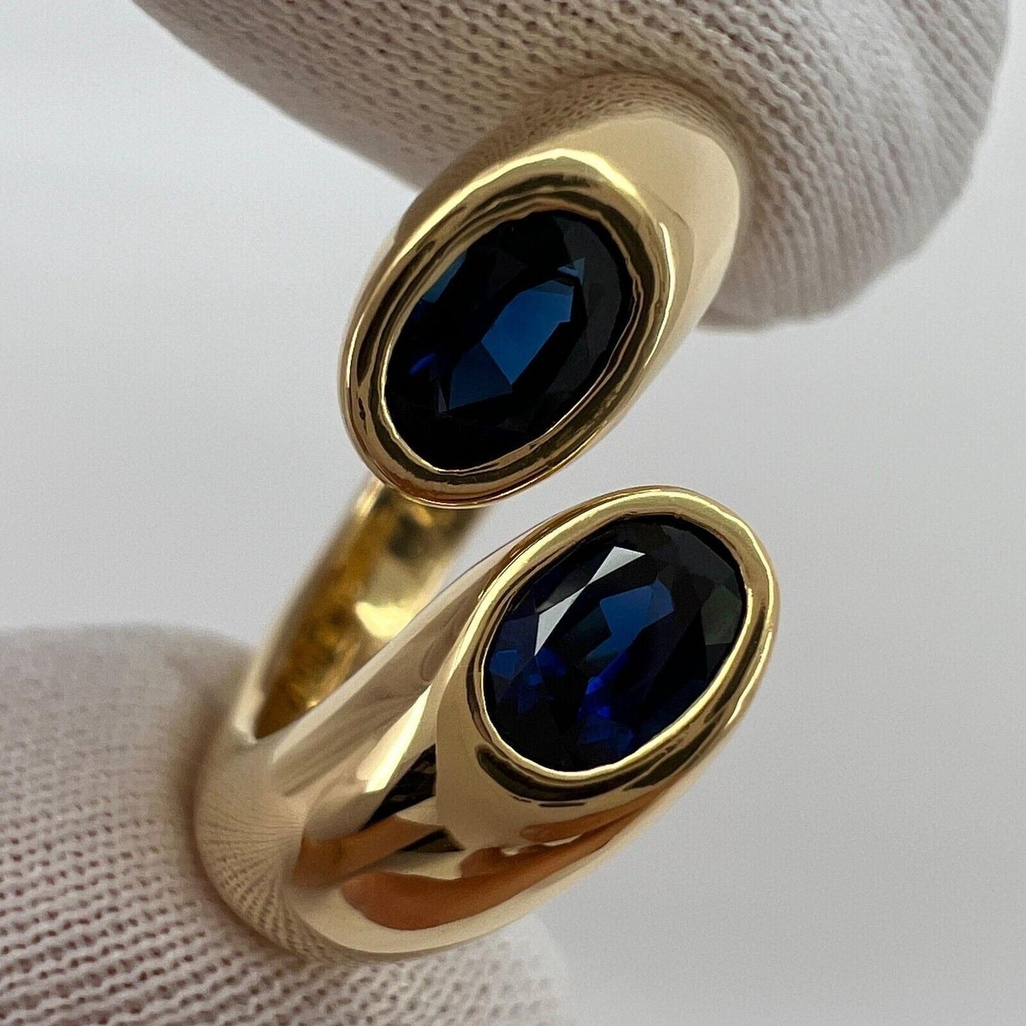 Cartier Deep Blue Sapphire Oval Cut Ellipse 18k Gold Bypass Split Ring EU52