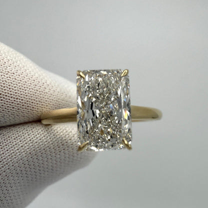 2.01ct IGI Certified Radiant Cut Lab Grown Diamond VVS H 18k Gold Solitaire Ring