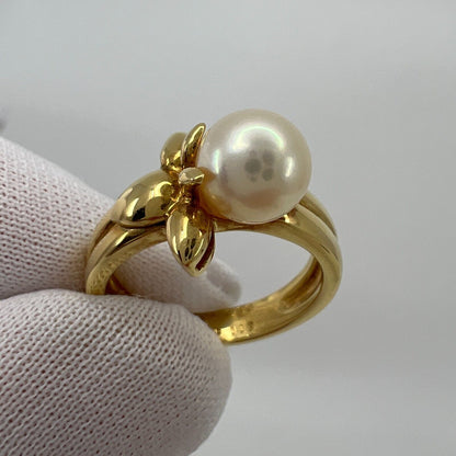 Rare Vintage Van Cleef & Arpels White Pearl 18k Yellow Gold Flower Ring EU49