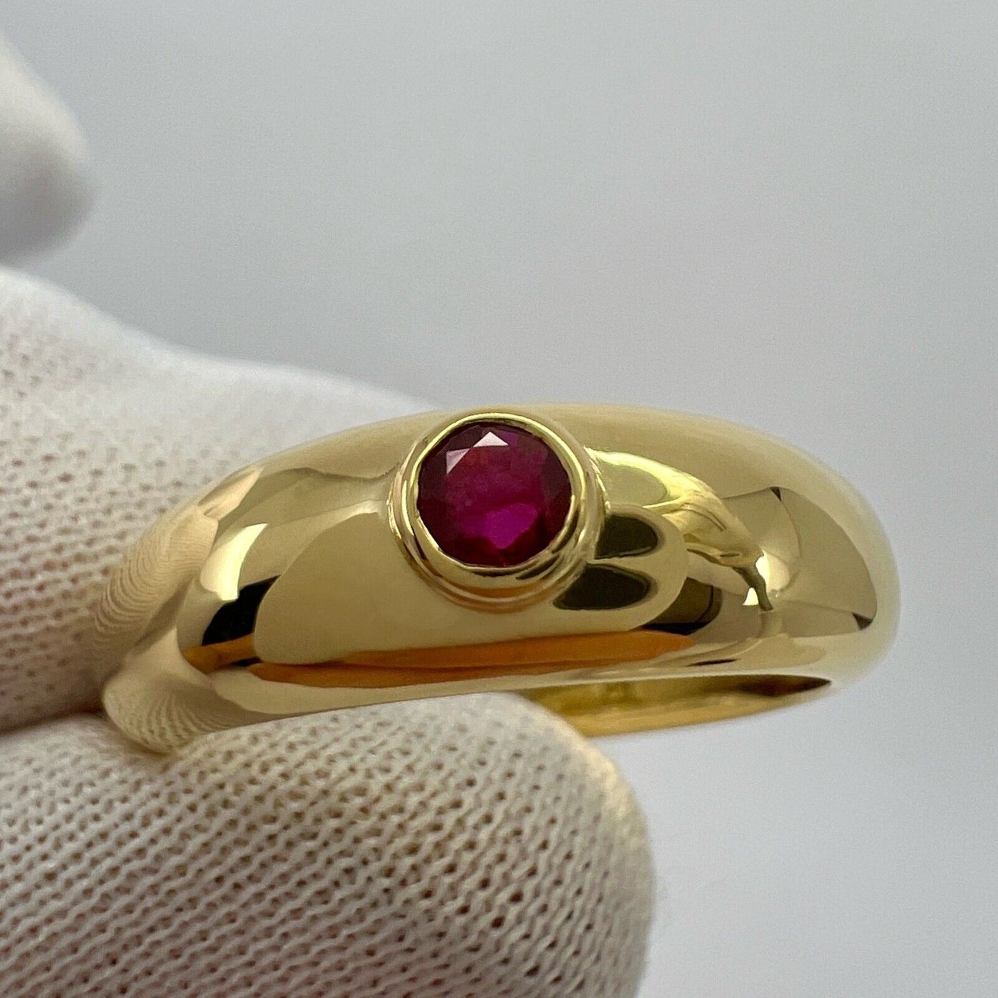 Vintage Cartier Round Cut Red Ruby 18k Yellow Gold Signet Style Domed Ring US5.5