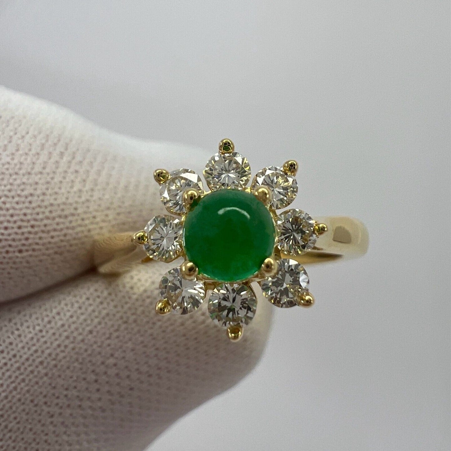 Vintage Tiffany & Co. Round Emerald And Diamond 18k Gold Cluster Flower Ring