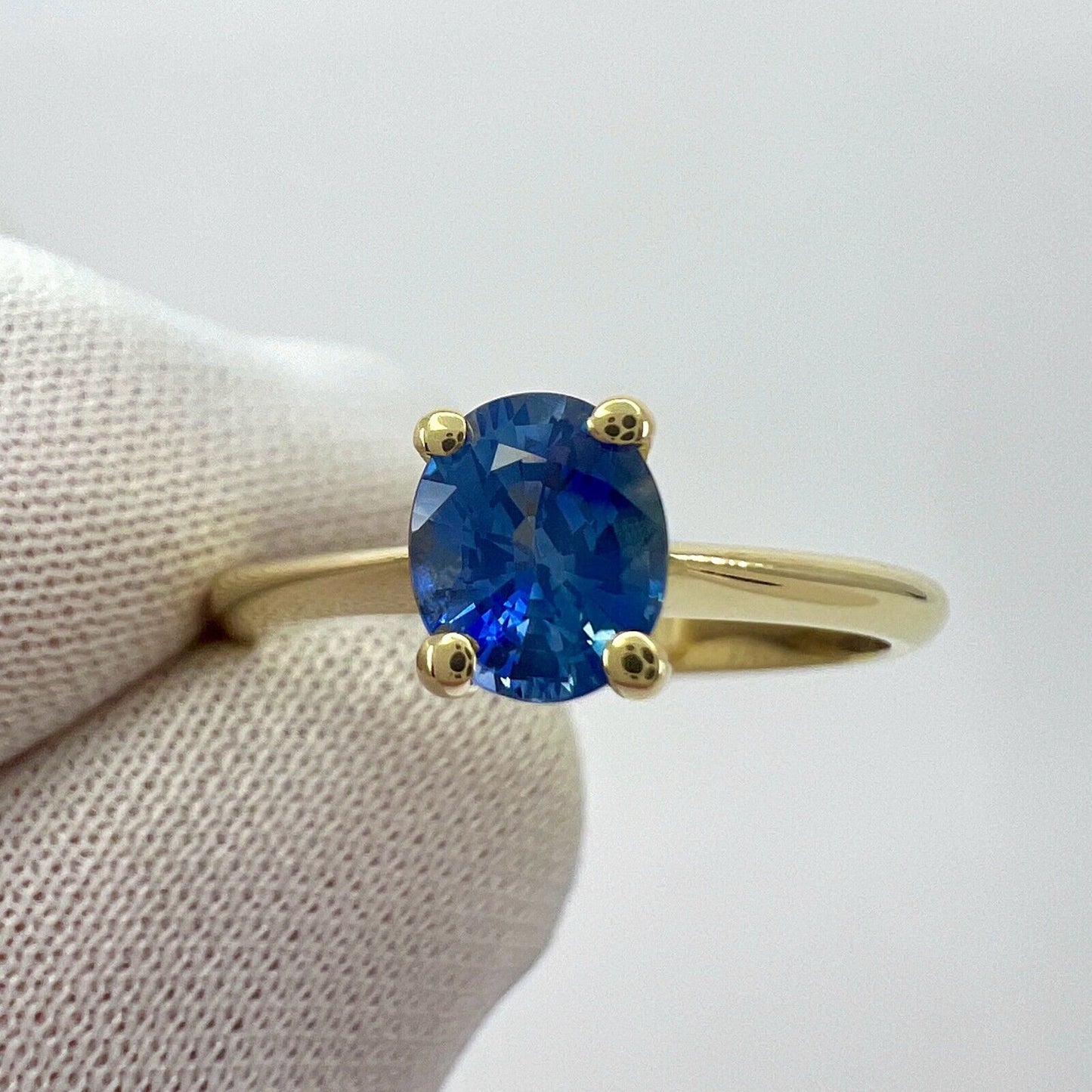 Fine Vivid Cornflower Blue Ceylon Sapphire Oval Cut 18k Yellow Solitaire Ring