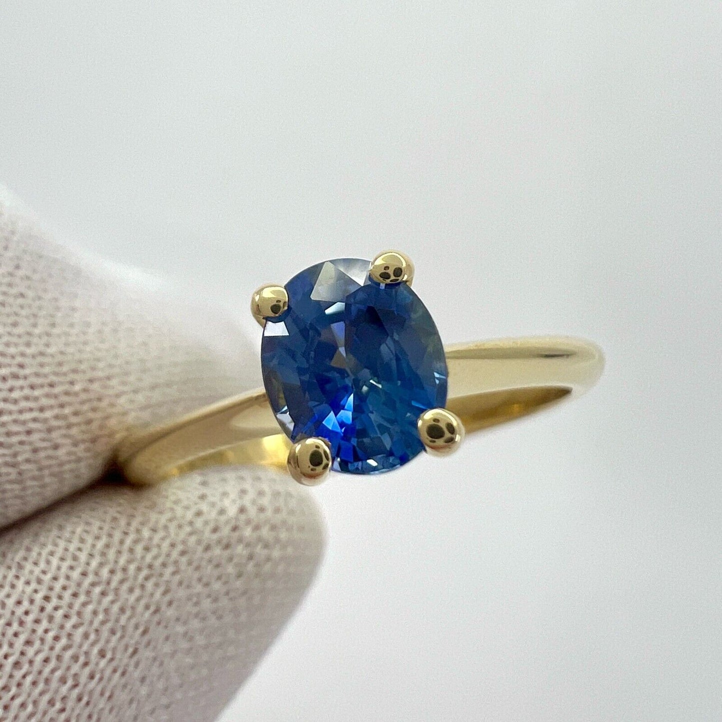 Fine Vivid Cornflower Blue Ceylon Sapphire Oval Cut 18k Yellow Solitaire Ring