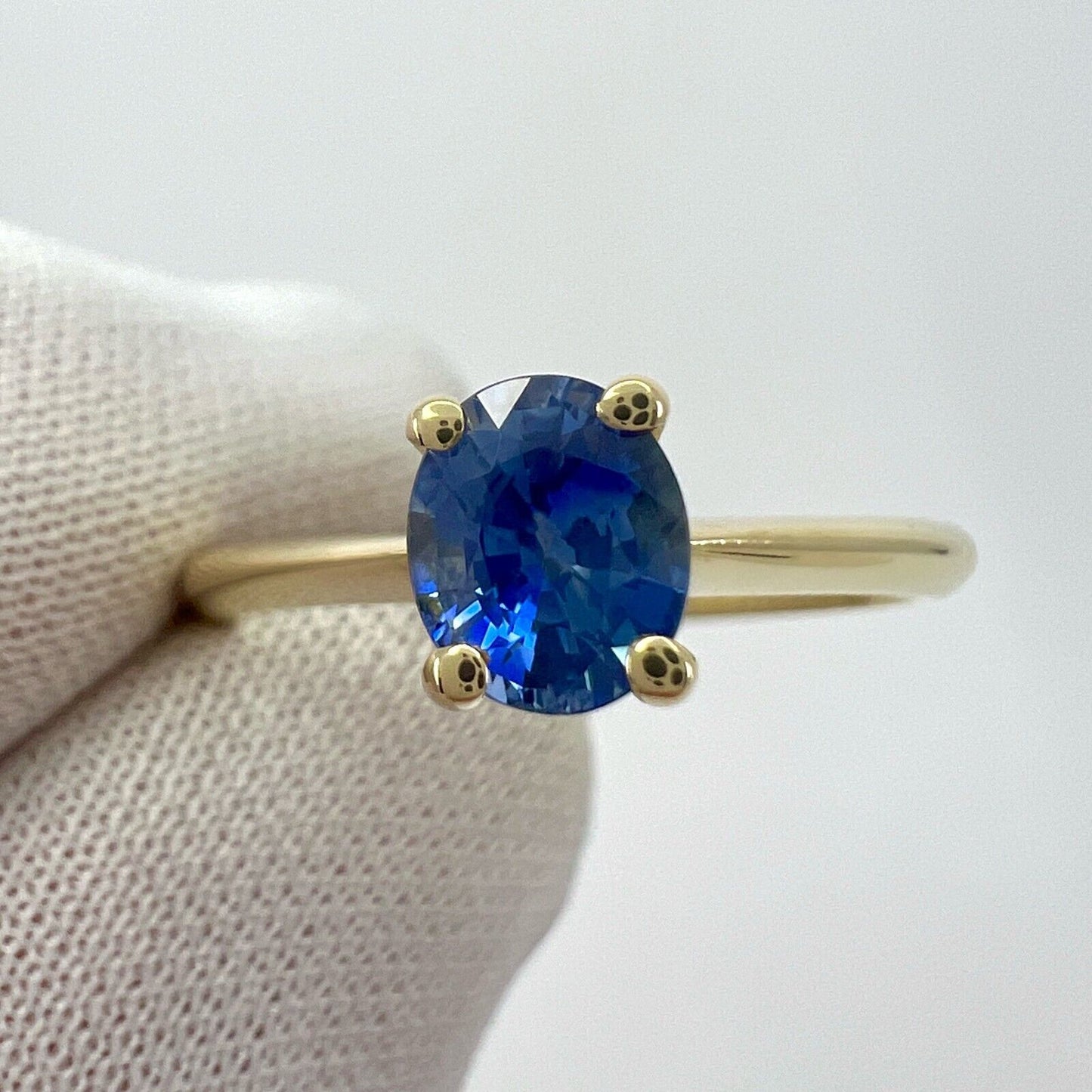 Fine Vivid Cornflower Blue Ceylon Sapphire Oval Cut 18k Yellow Solitaire Ring