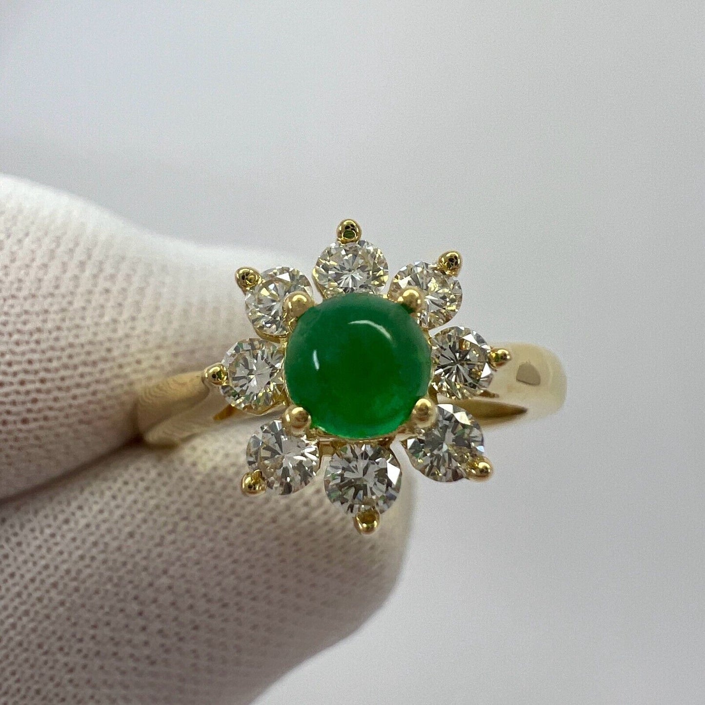 Vintage Tiffany & Co. Round Emerald And Diamond 18k Gold Cluster Flower Ring