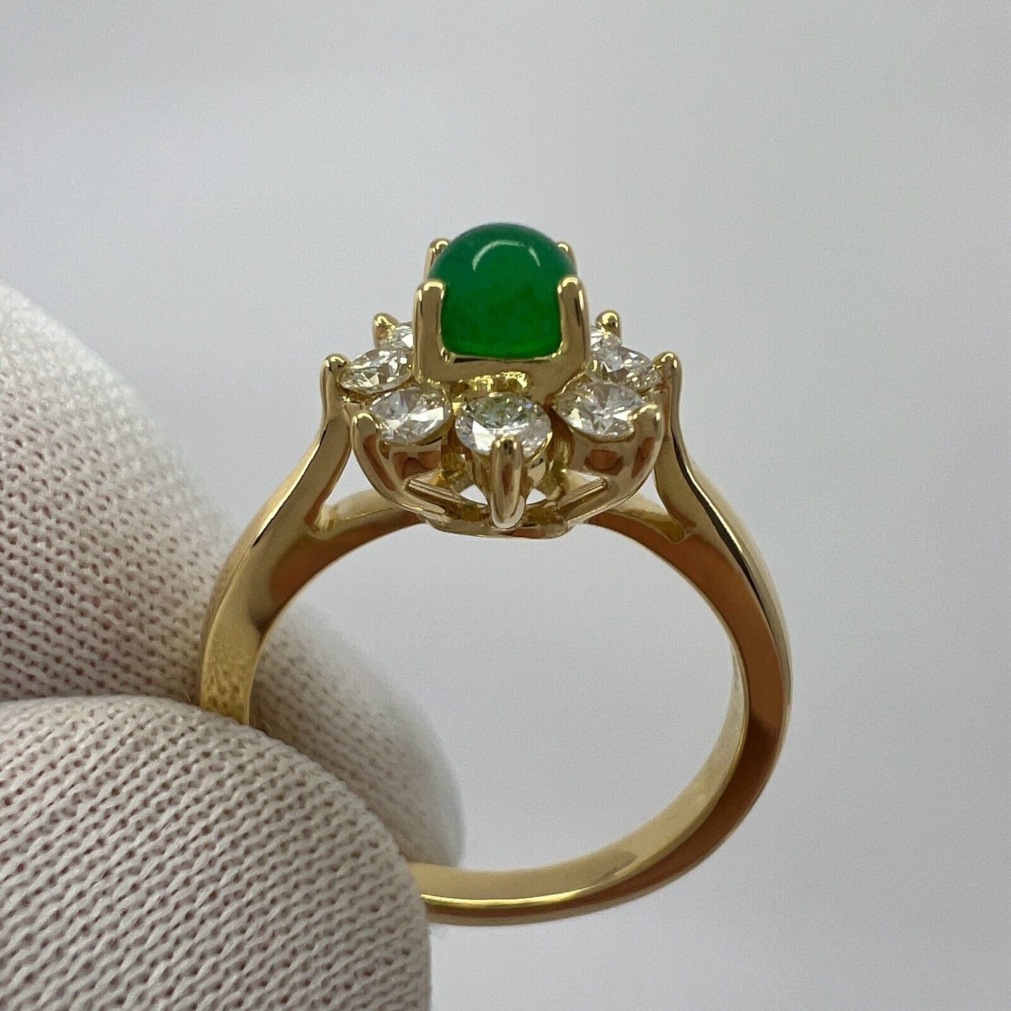 Vintage Tiffany & Co. Round Emerald And Diamond 18k Gold Cluster Flower Ring