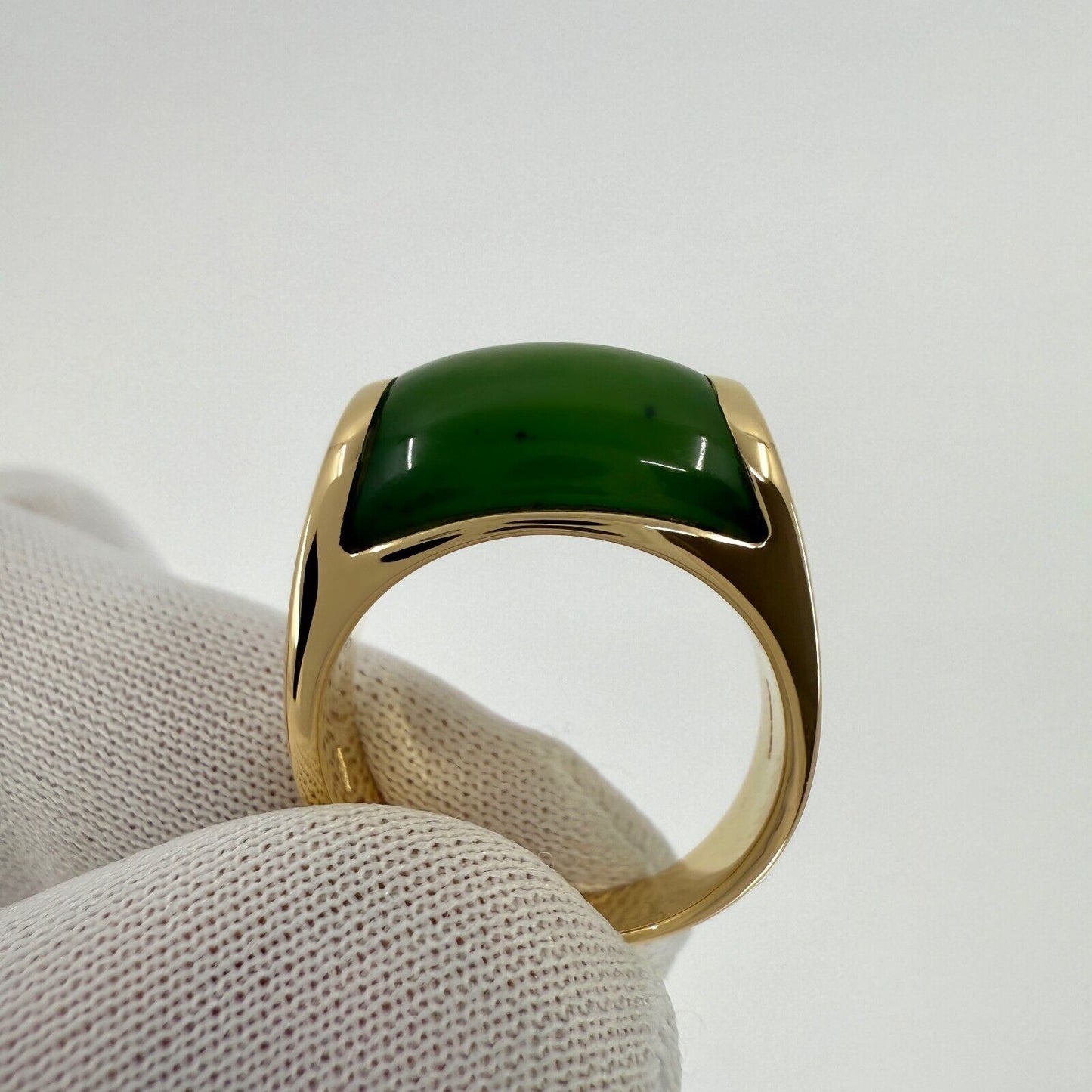 Rare Bvlgari Bulgari Green Jade Tronchetto 18 Karat Yellow Gold Ring with Box